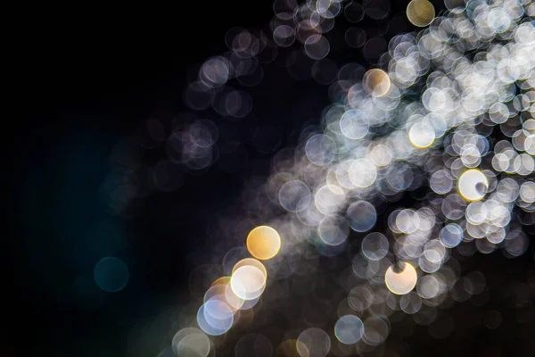 Renkli bulanık bokeh siyah arkaplan üzerine odaklanamadı