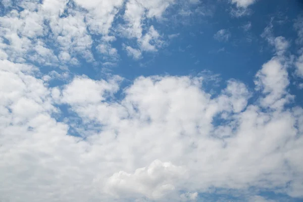 Blauwe Lucht Wolken Achtergrond — Stockfoto