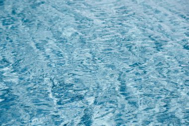 Yüzme havuzunda soyut mavi renk su dalgası arkaplan için saf doğal girdap desen dokusu kullanımı