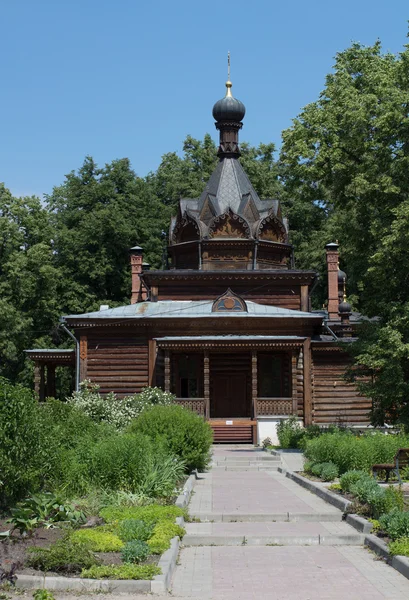 Igreja ortodoxa de madeira russa — Fotografia de Stock