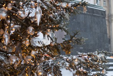 Madalyalı Noel ağacı