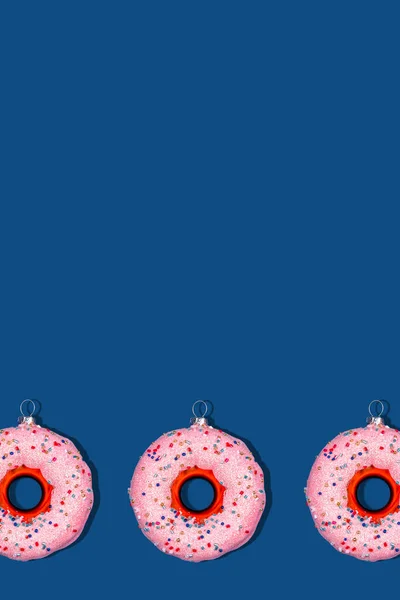 Pattern with Christmas tree toy donut on classic blue — Stock Photo, Image