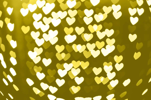 반짝반짝 빛나는 심장 모양의 누르스름 한 노란색 보케의 배경 — 스톡 사진