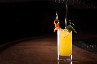 Tornavida ile taze nane kokteyli