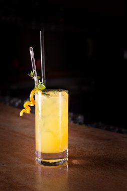 Tornavida ile taze nane kokteyli