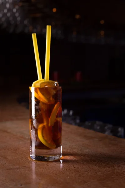 Cuba libre cocktail in a tall glass — Stock Photo, Image