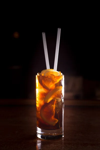 Cuba libre cocktail in a tall glass — Stock Photo, Image