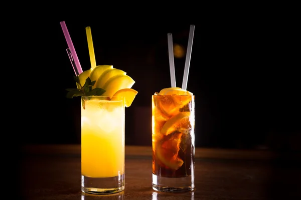 Screw driver and cuba libre cocktails in a tall glasses — Stock Photo, Image