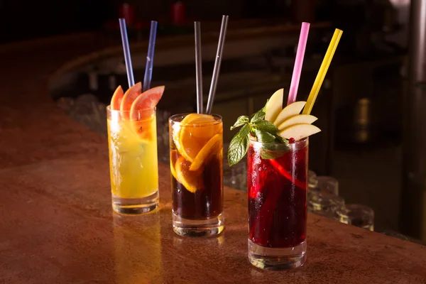 Cherry bomb, screwdriver and cuba libre cocktails in a tall glas — Stock Photo, Image