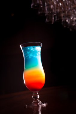 Gökkuşağı kokteyl
