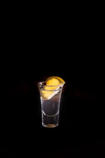 Tiro de tequila com limão — Fotografia de Stock