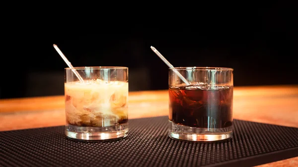 Black russian and white russian cocktails — Stock Photo, Image