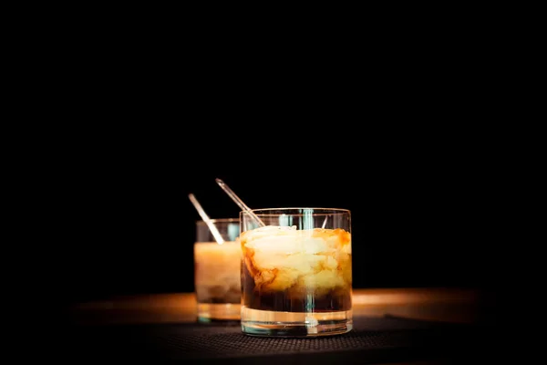 Zwei weiße russische Cocktails — Stockfoto