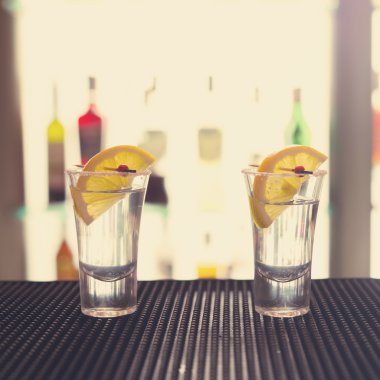 İki tekila limonlu