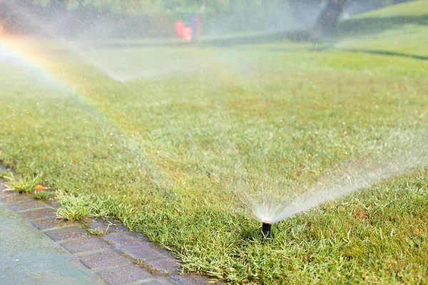 Utomhus sprinkler — Stockfoto