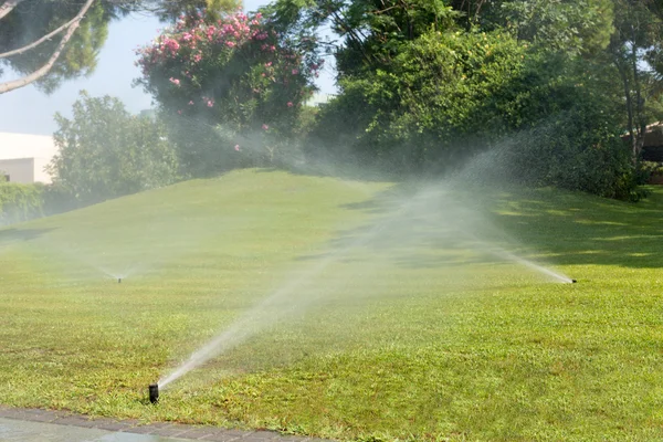 Utomhus sprinkler — Stockfoto