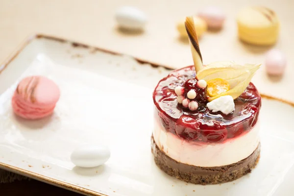 Cheesecake op een houten achtergrond — Stockfoto