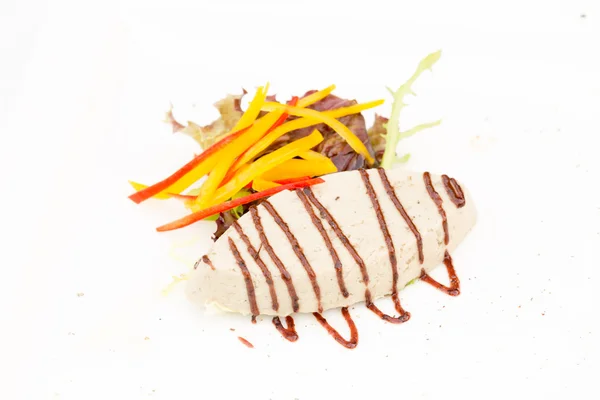 Mousse de canard, confiture de prunes, mesclun et huile d'olive — Photo