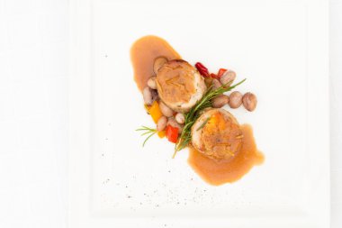 Tavşan ikramederse kuru b ile hizmet yabani mantar dolması