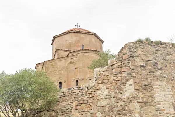 Mosteiro de Jvari, o mosteiro ortodoxo georgiano do século VI — Fotografia de Stock