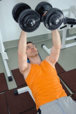 Dumbbells ile eller için egzersizler