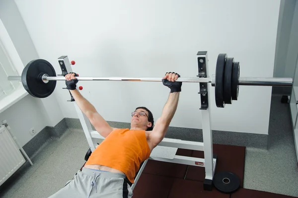 Man doing bench press barbell — Stock Photo, Image