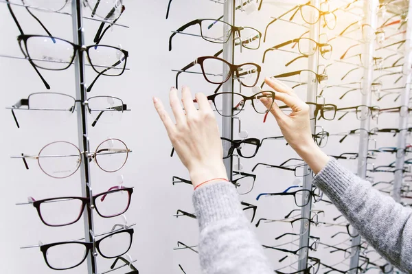 Fila Gafas Una Óptica Tienda Anteojos Soporte Con Gafas Tienda Imagen De Stock