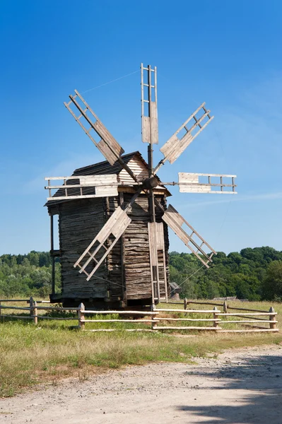 Grinding mill. Traditional architecture in Ukraine — Stock Photo, Image