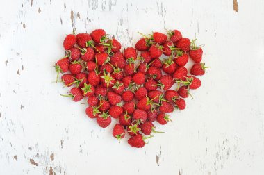 Ahududu ile yapılan kalp