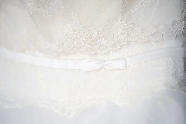 片段的婚纱礼服 — — 弓 — 图库照片