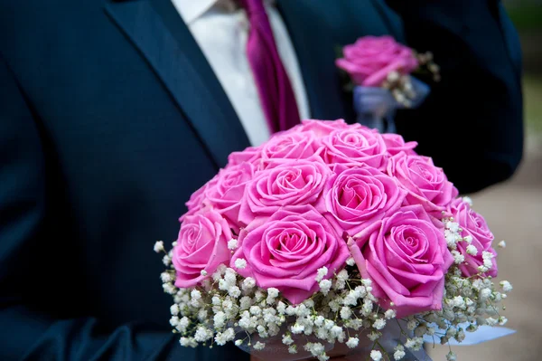 Ramo de boda con novio — Foto de Stock