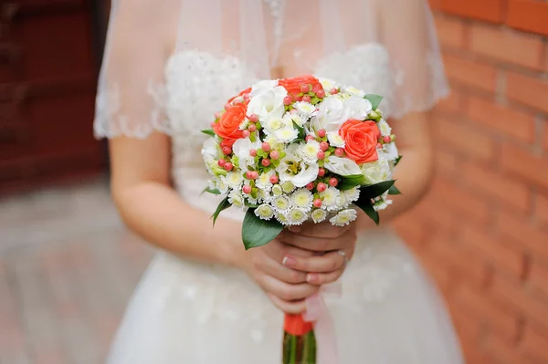 Brautstrauß der Braut — Stockfoto