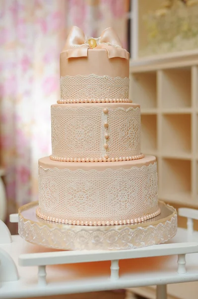 Bolo de casamento com rendas — Fotografia de Stock