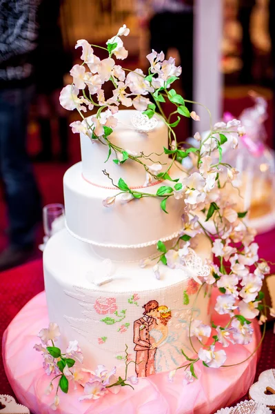 Tort weselny z kwiatowy wzór — Zdjęcie stockowe