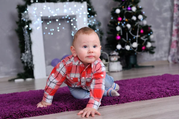 Child near the Christmas tree — Stock Photo, Image