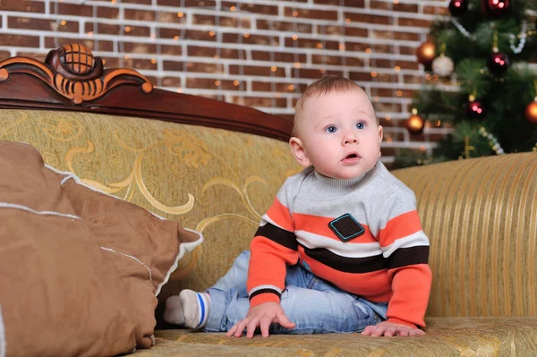 Child near the Christmas tree — Stock Photo, Image