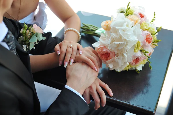 Bride and groom holding hands — Stock Photo, Image