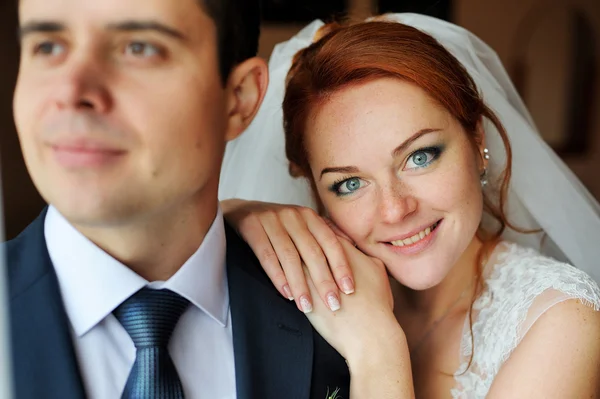 Portrait of the bride and groom close — Stock Photo, Image