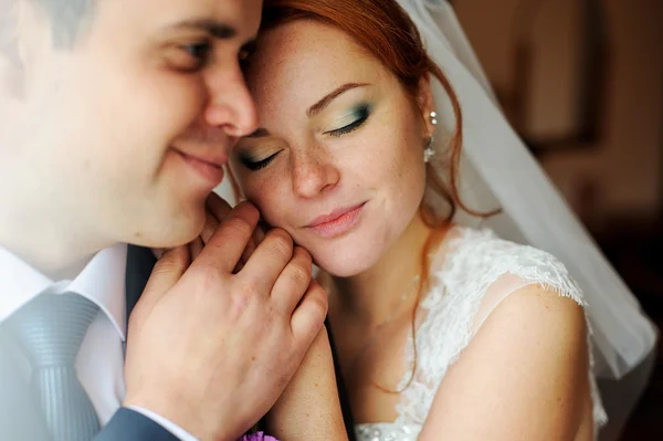 Portrait of the bride and groom close — Stock Photo, Image