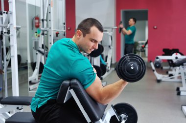 Pazı dumbbells ile için egzersizler