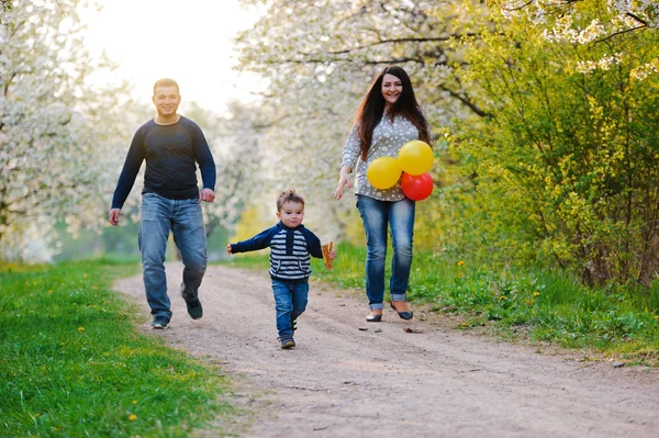 Family fun outdoors — Stock Photo, Image