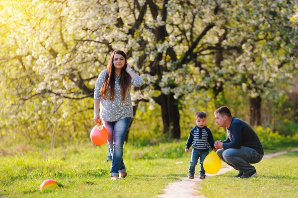 Familieplezier buitenshuis — Stockfoto