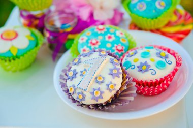  Aralarında bir numara ile cupcake