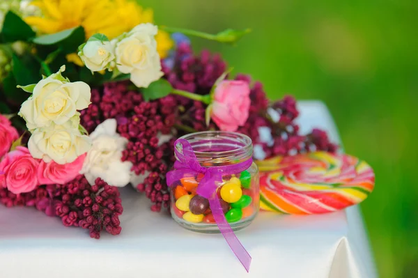 Spring decor with flowers and sweets — Stock Photo, Image