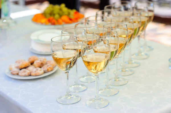 Glasses with wine on the table — Stock Photo, Image