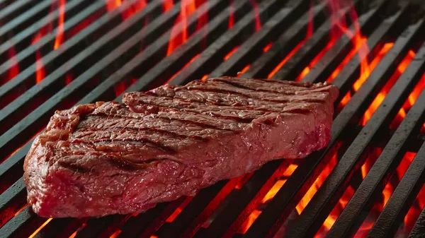 Beef Steak Grill Flames Thick Strip Steak Being Grilled Outdoors — Stock Photo, Image