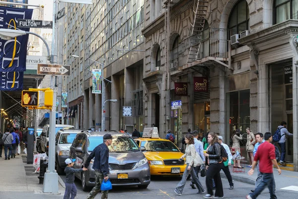Ruchliwa ulica w Manhattan — Zdjęcie stockowe