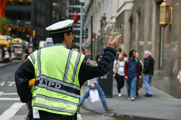 Дорожный полицейский в Нью-Йорке — стоковое фото