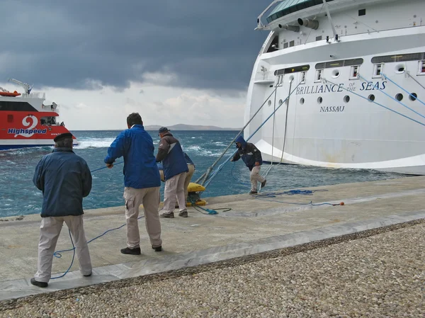 Kruvazör işçi dock cihazı üzerindeki