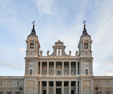 Madrid 'deki Santa Maria la Real de La Almudena' da. İspanya